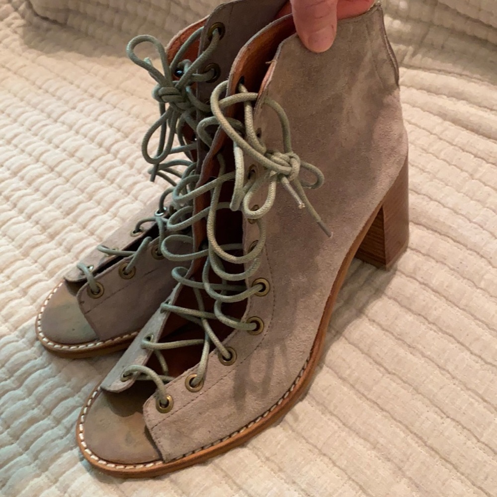Jeffery Campbell lace up heels!